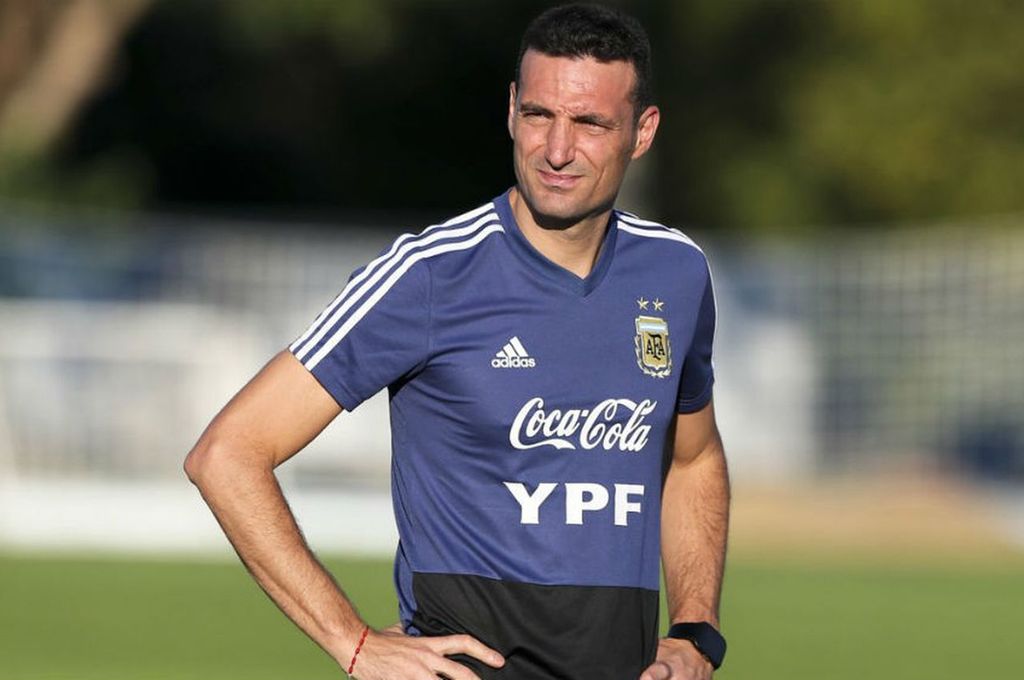 Scaloni regresó al país y espera por las eliminatorias