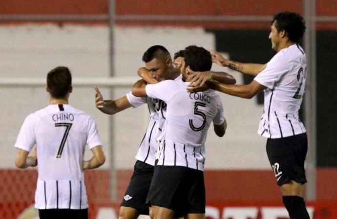 Libertad regresó a la victoria y piensa en Boca