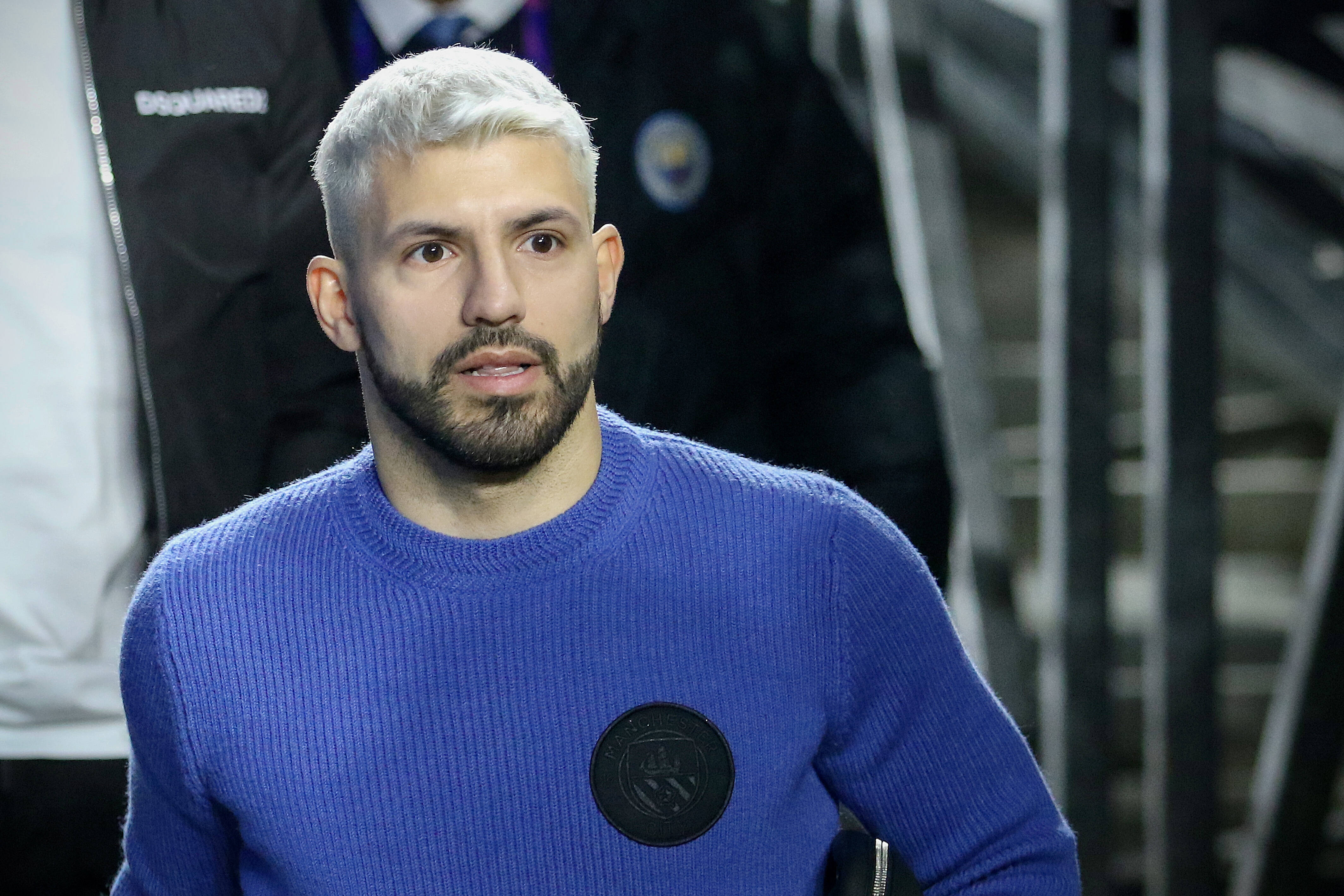 El «Kun» podría quedarse en la Premier League