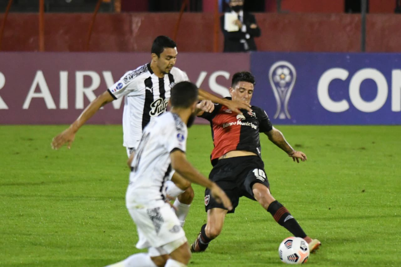 Newell’s perdió con la cabeza en el clásico