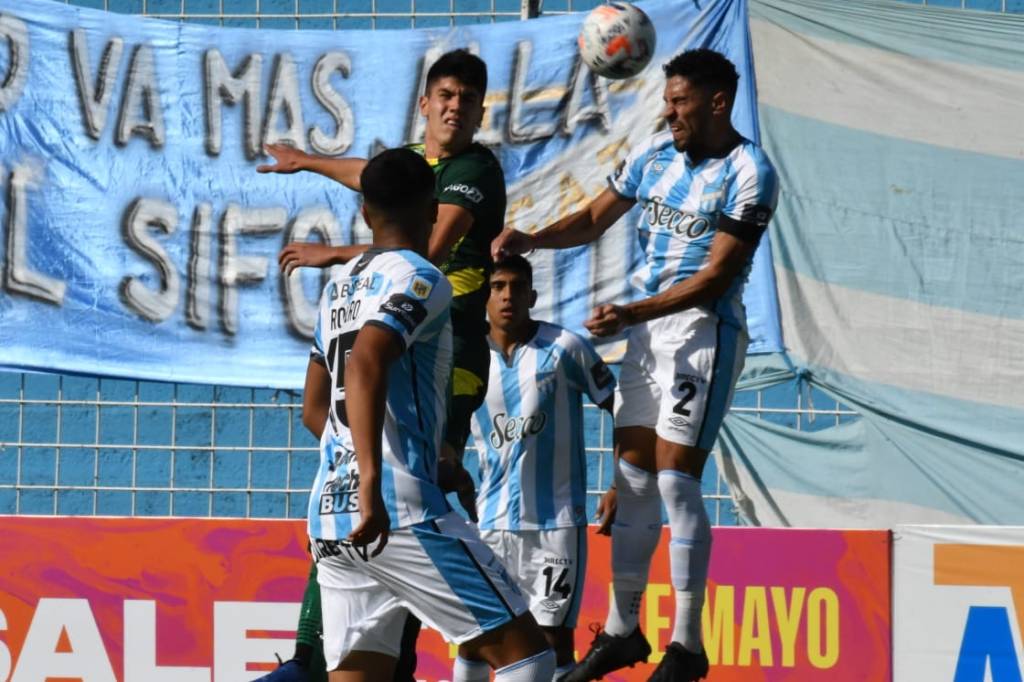 Goleada del Decano al&nbsp;Halcón