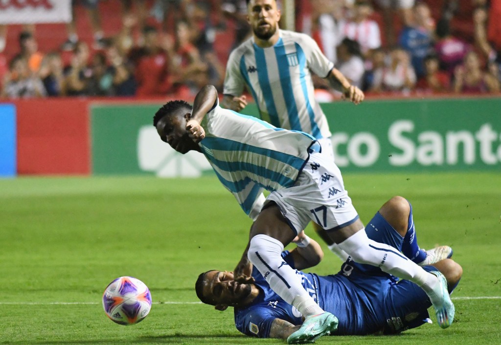 Un jugador de Racing se rompió la rodilla y estará más de seis meses&nbsp;fuera