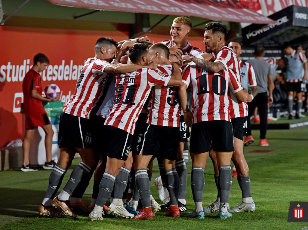 Debut con victoria del Pincha de Eduardo&nbsp;Domínguez