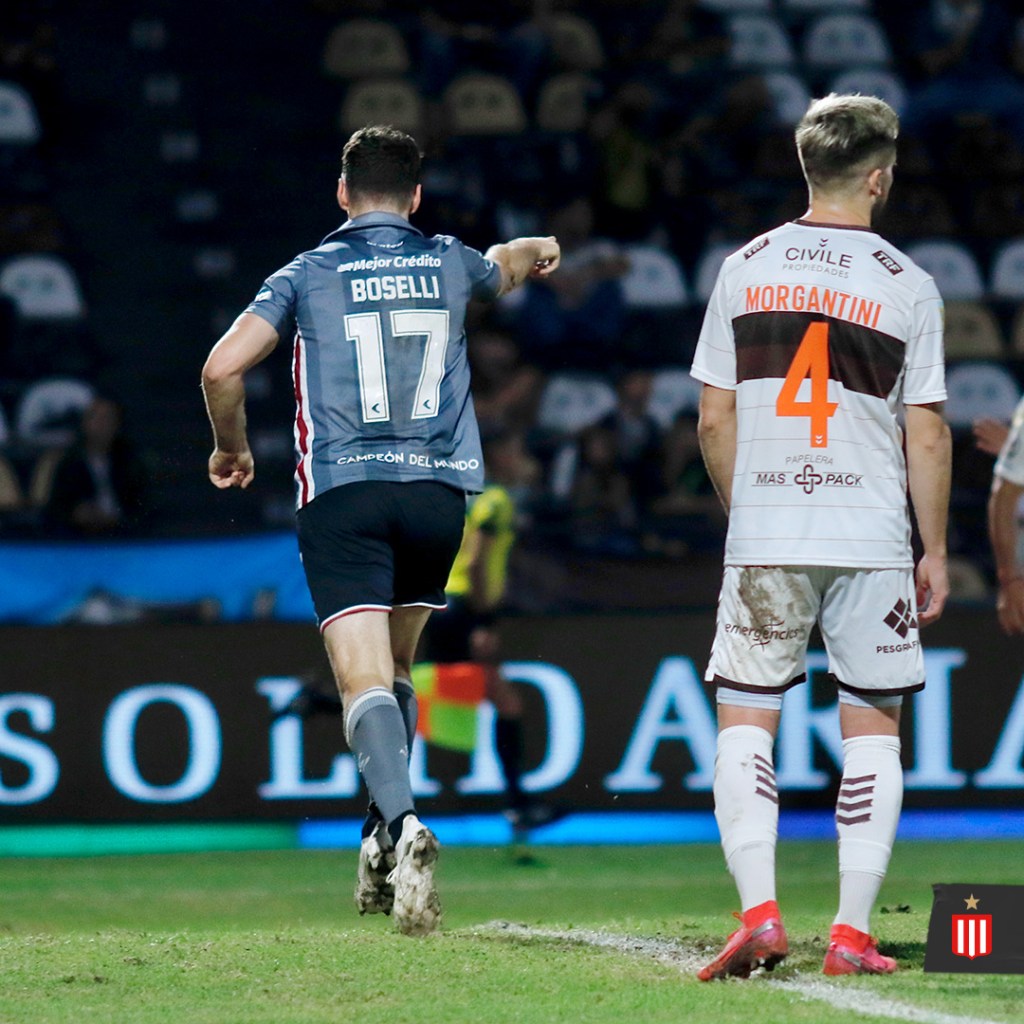 El Estudiantes de Domínguez sigue&nbsp;firme