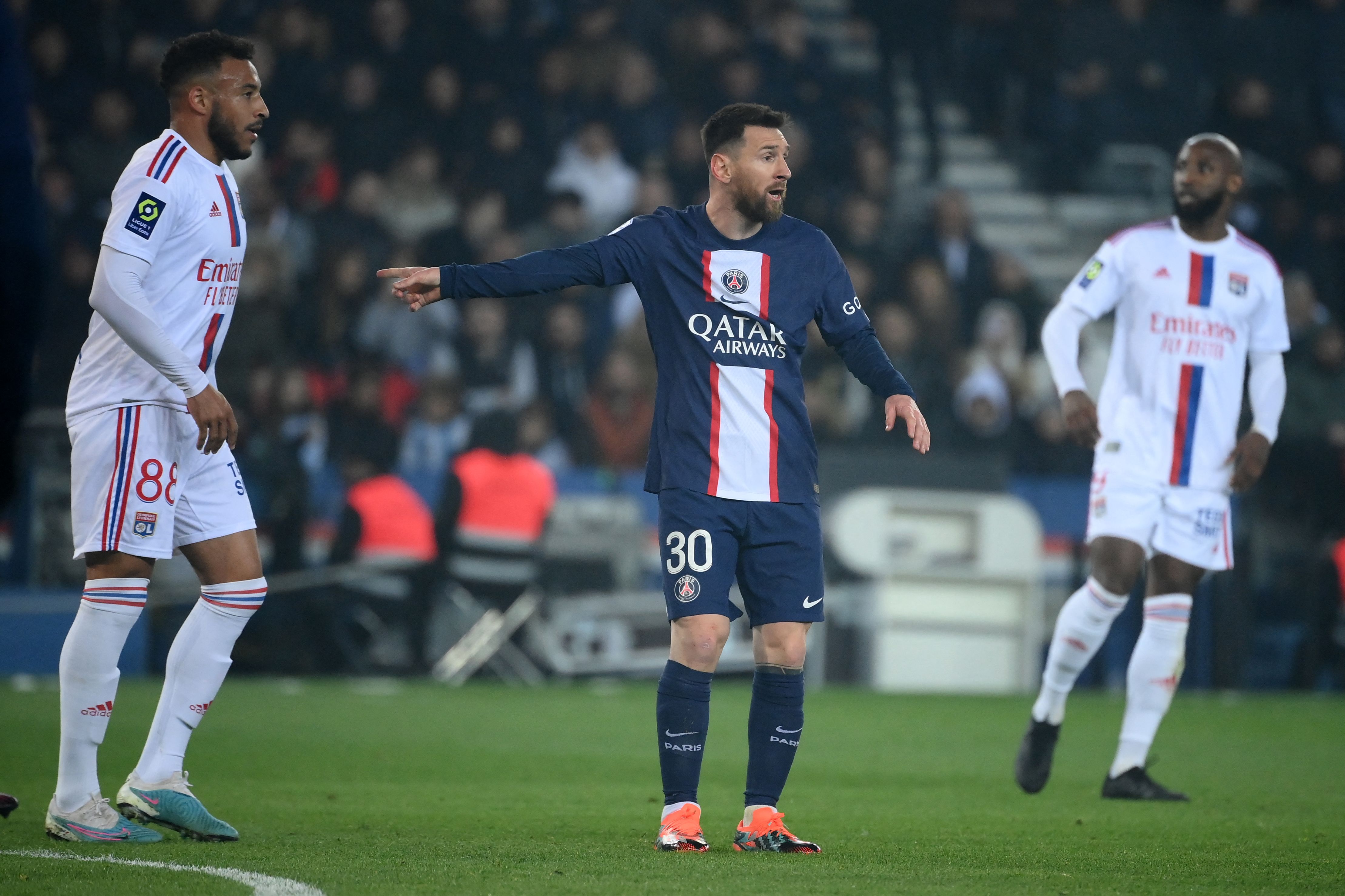 Silbidos a Messi en la derrota del PSG con Mbappé titular en el Parque de los Príncipes