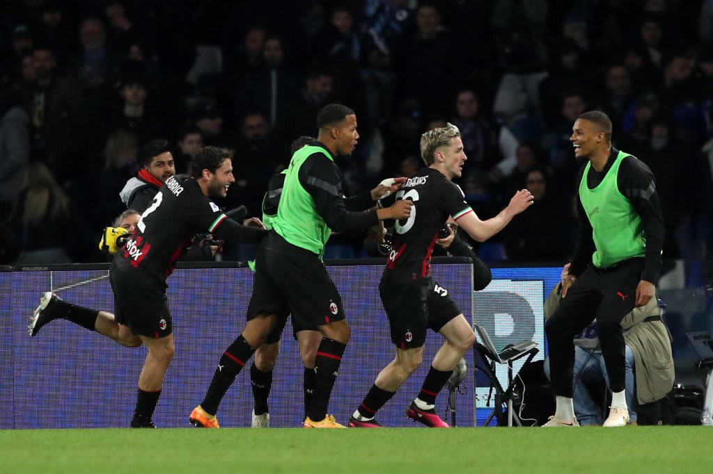 Con Gio Simeone titular, el Milan pasó por arriba del Nápoles en el Diego Armando&nbsp;Maradona