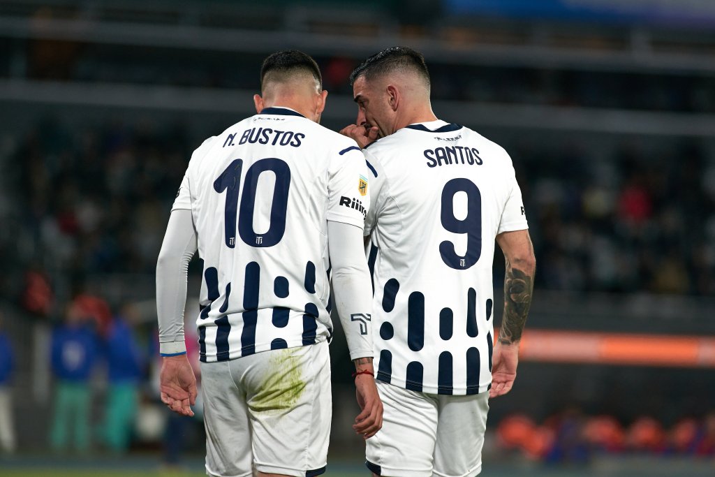 Con hat-trick de Michael Santos, Talleres&nbsp;sueña